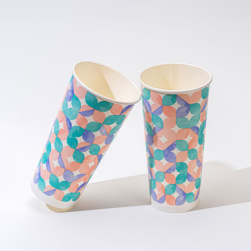 The convenience of carrying picnic paper cups